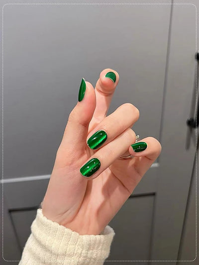 WS Autumn And Winter Green Glass Bead Cat Eye Gel Nail